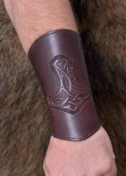 Protector De Brazo De Cuero, Con El Martillo De Thor, Largo(Protector De Brazo De Cuero Con El Martillo De Thor Largo) -Figuras De Modelo 1600050200c leder armstulpe armschuetzer armband thorshammer wristguardUu9JeEIi5HejG 600x600 d213c169 4caf 4d42 9144 243e8b80fa92