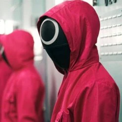 Máscara Del Juego Del Calamar(Mascara Del Juego Del Calamar) -Figuras De Modelo Mascara del circulo posando disfrazado